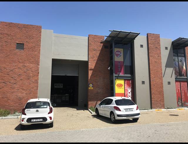 302M² WAREHOUSE TO LET IN STIKLAND INDUSTRIAL